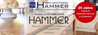 Die Logos des Steinmetzunternehmens Hammer vor einer Küchenzeile mit Natursteinplatte